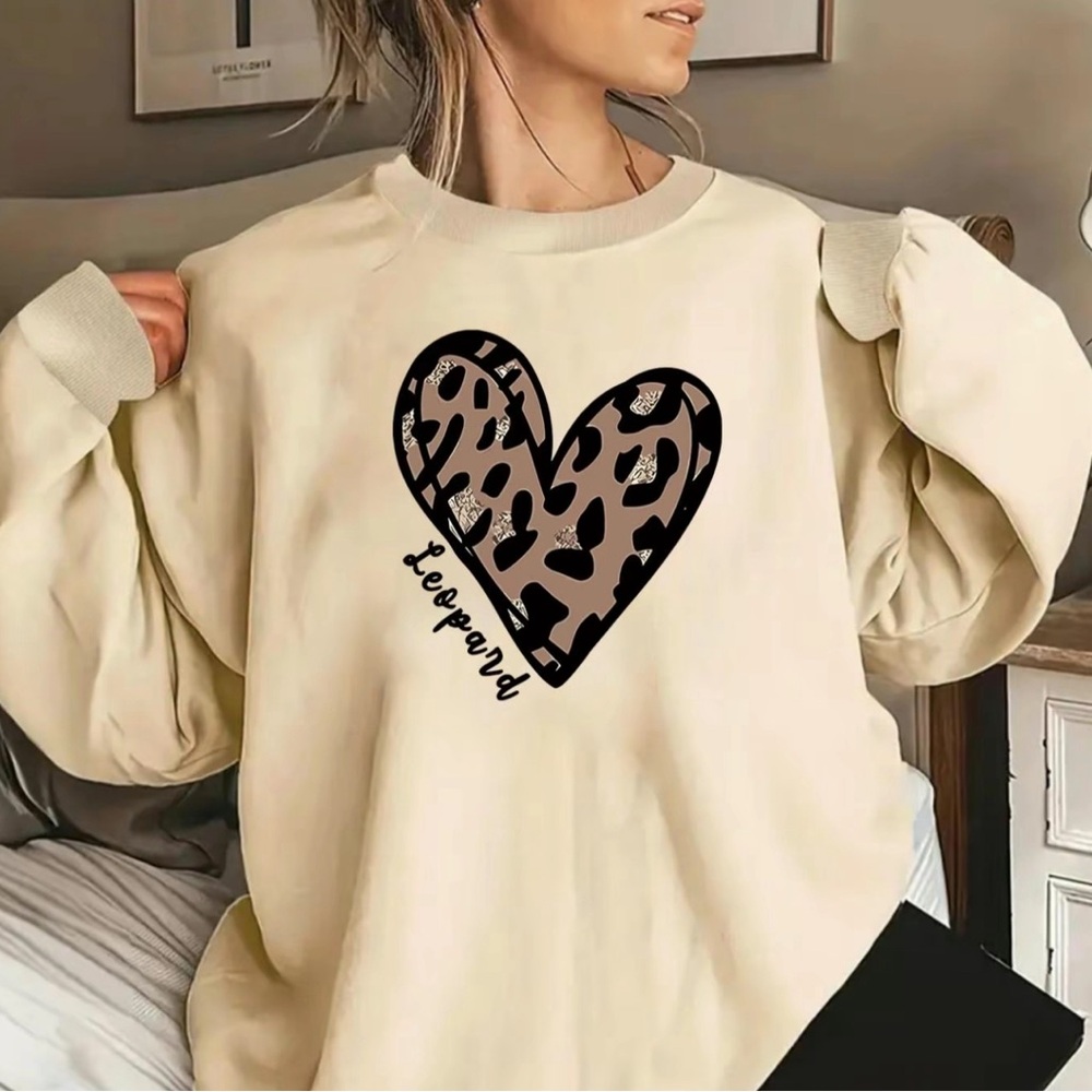 Leopard Heart Print Thermal Lined Sweatshirt